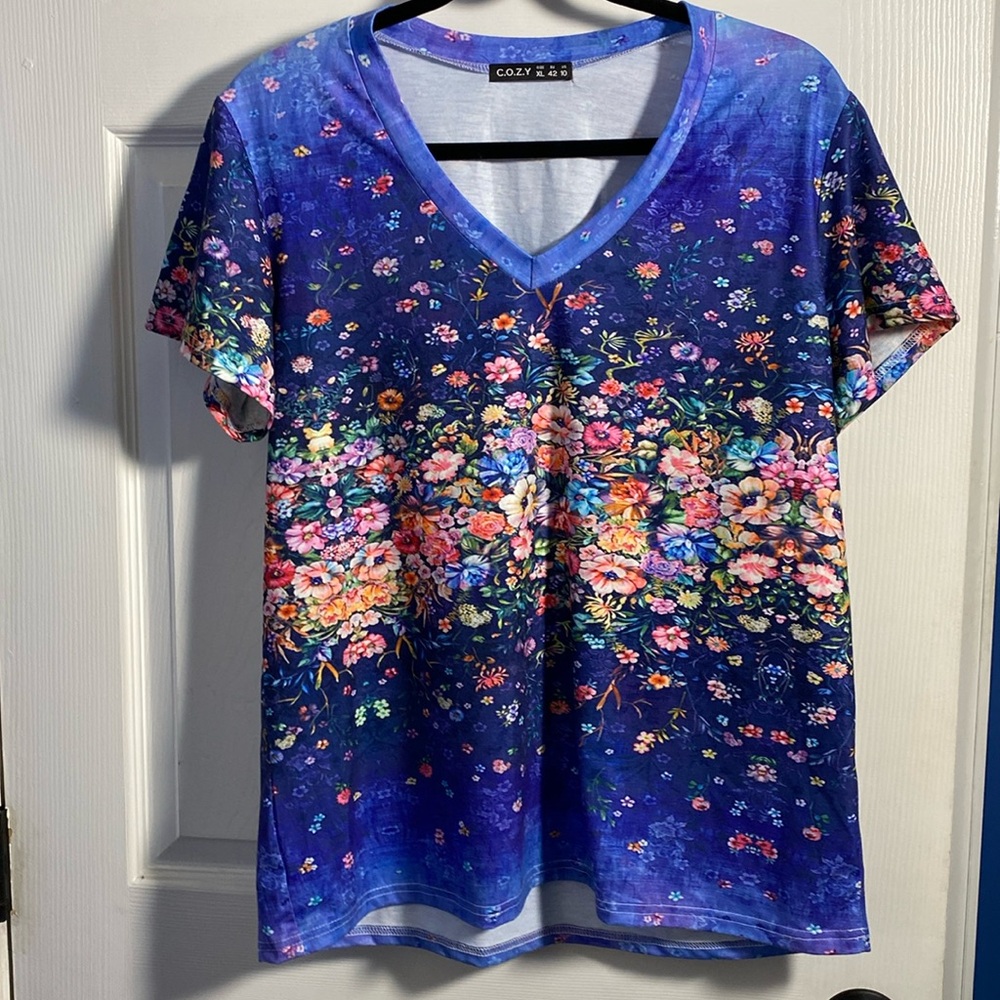 COZY Floral Short Sleeved V Neck Top, XL